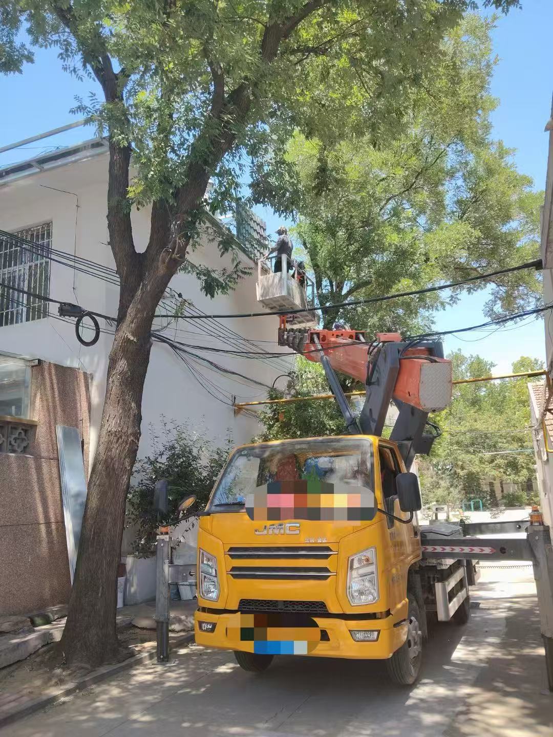 惠州市高空作业车能吊装重物吗？最大承载多少公斤？